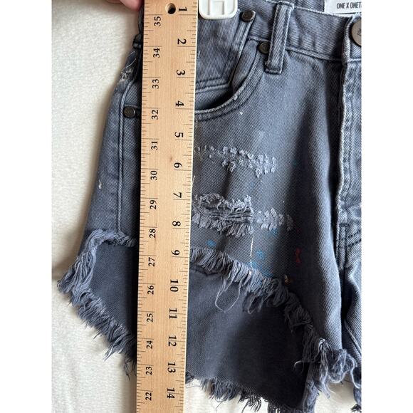 One x One Teaspoon Distressed Jean Shorts Trendy Short Shorts Button Fly - Picture 8 of 12